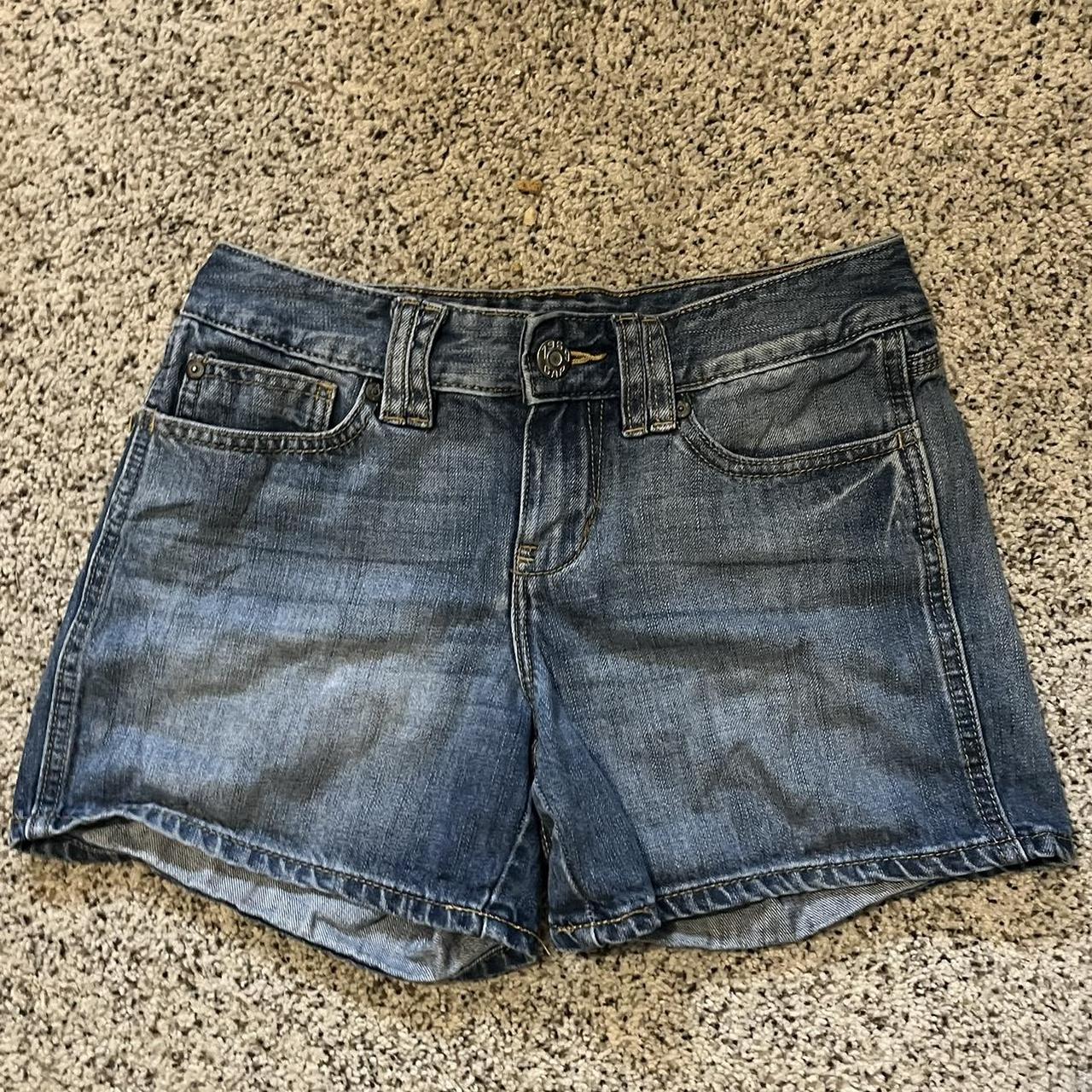 vintage 00’s y2k gap mid rise denim shorts 🍐size... - Depop