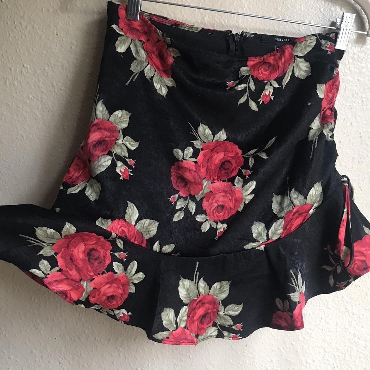 beautiful floral ditsy mini skirt ♡ ♡ it such an... - Depop