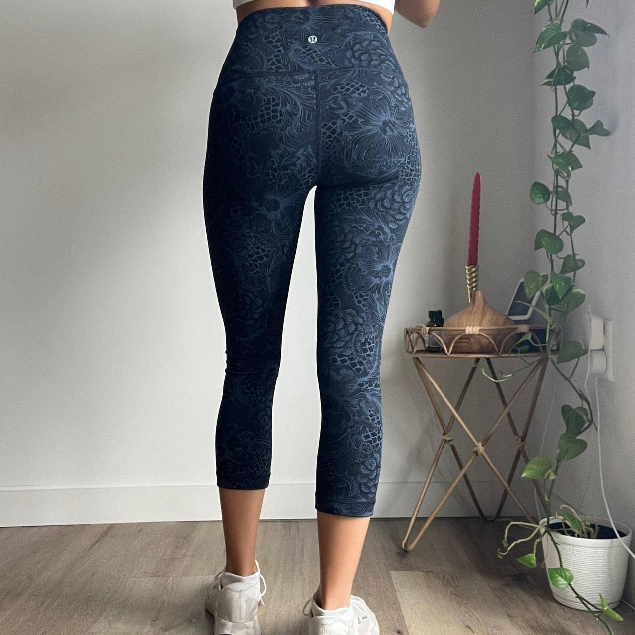 Lululemon Leggings Womens 6 Navy Blue Print... - Depop