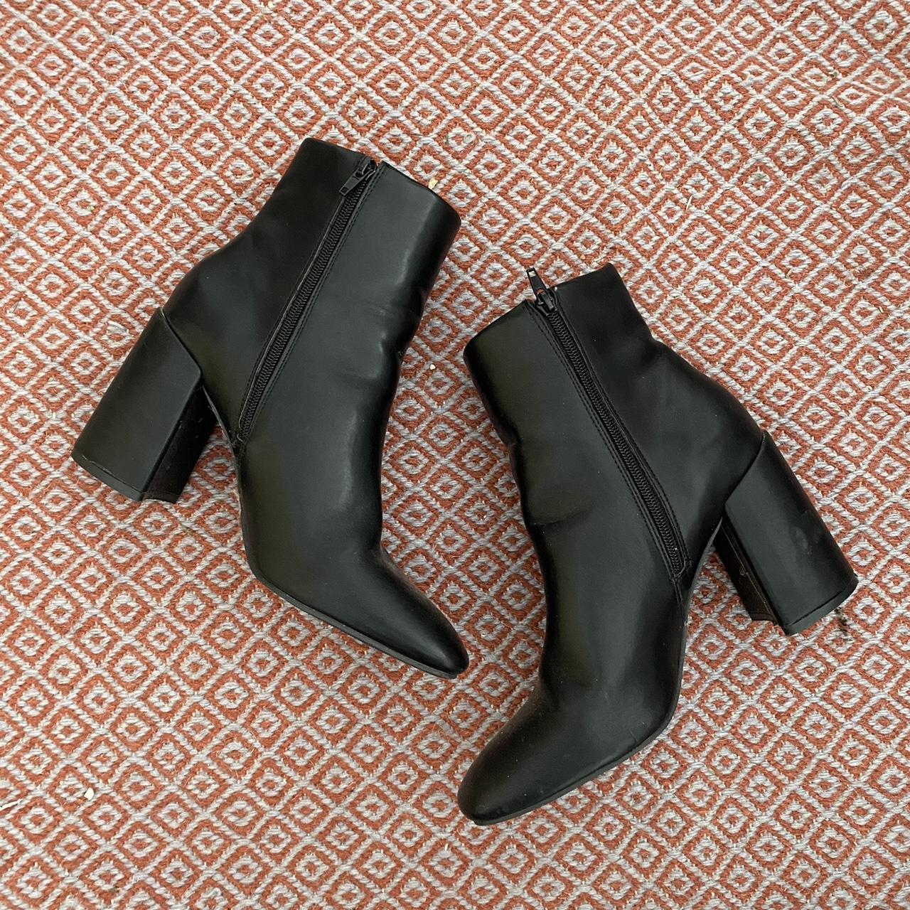 madden girl boots (black) only worn a few times so... Depop