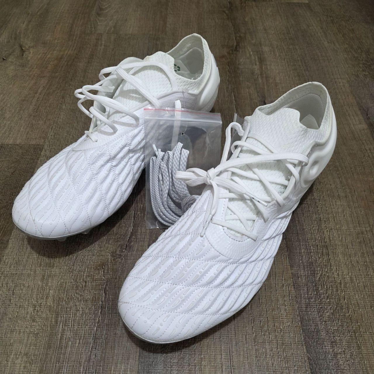 UnderArmourSoccerCleatsWhiteChromeStudsMen’s...