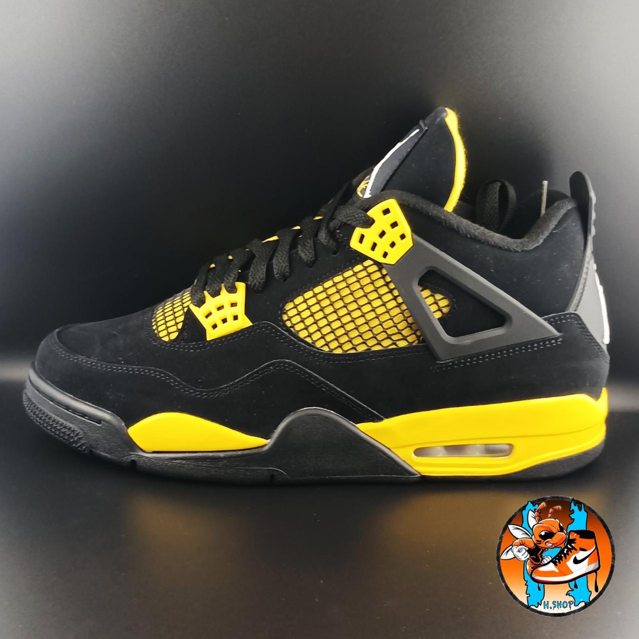 AIR JORDAN 4 RETRO THUNDER Size: EU📏 -42... - Depop