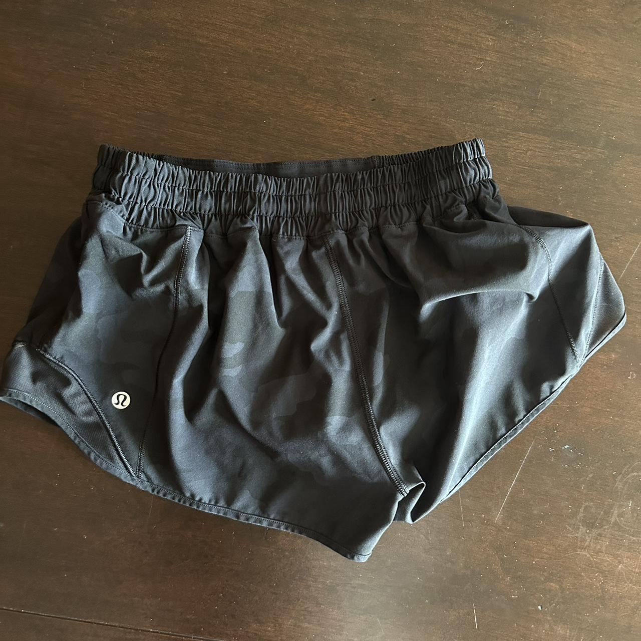 Lululemon hotty hot low-rise lined shorts Pattern - Depop