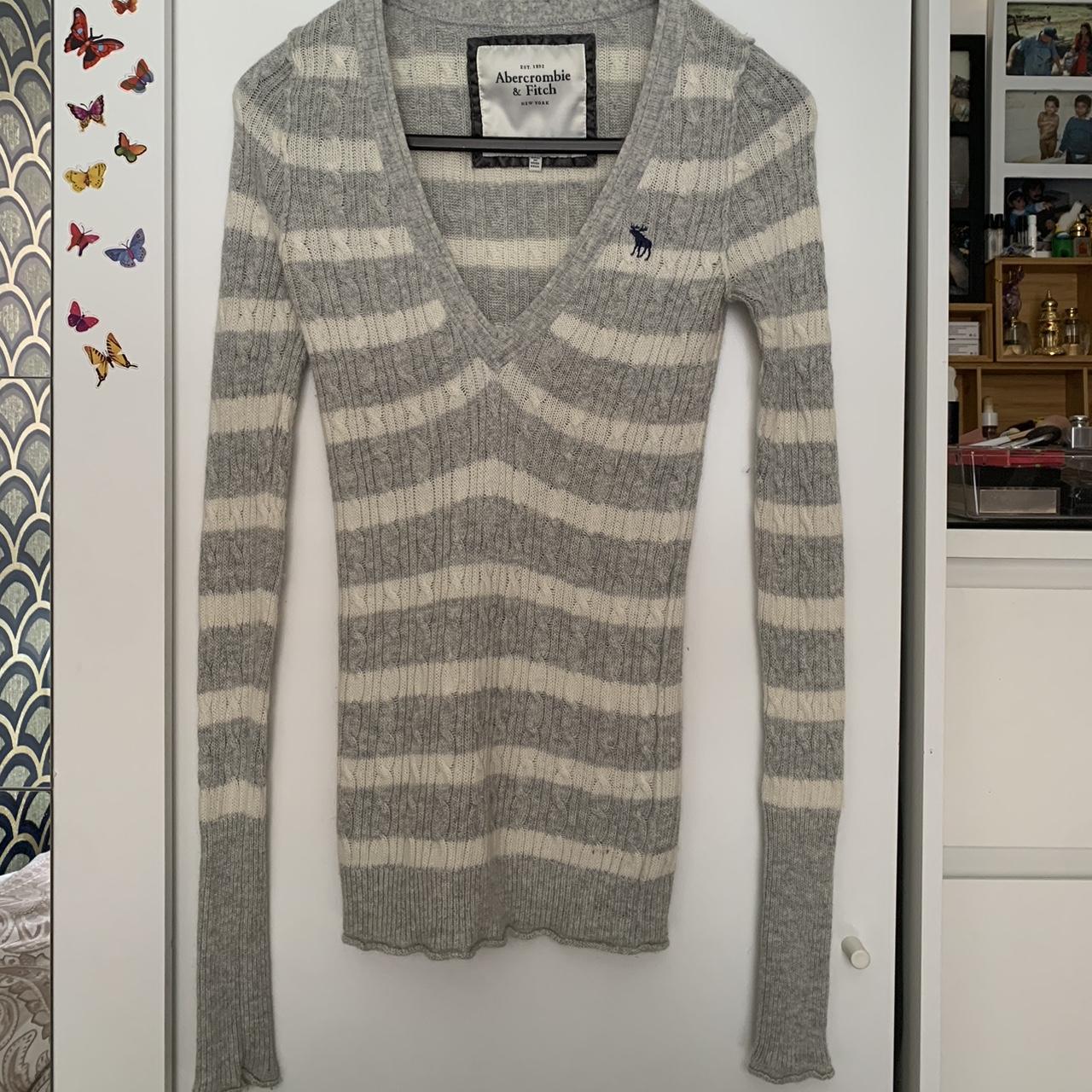 Abercrombie & Fitch Women's Grey and White Jumper | Depop