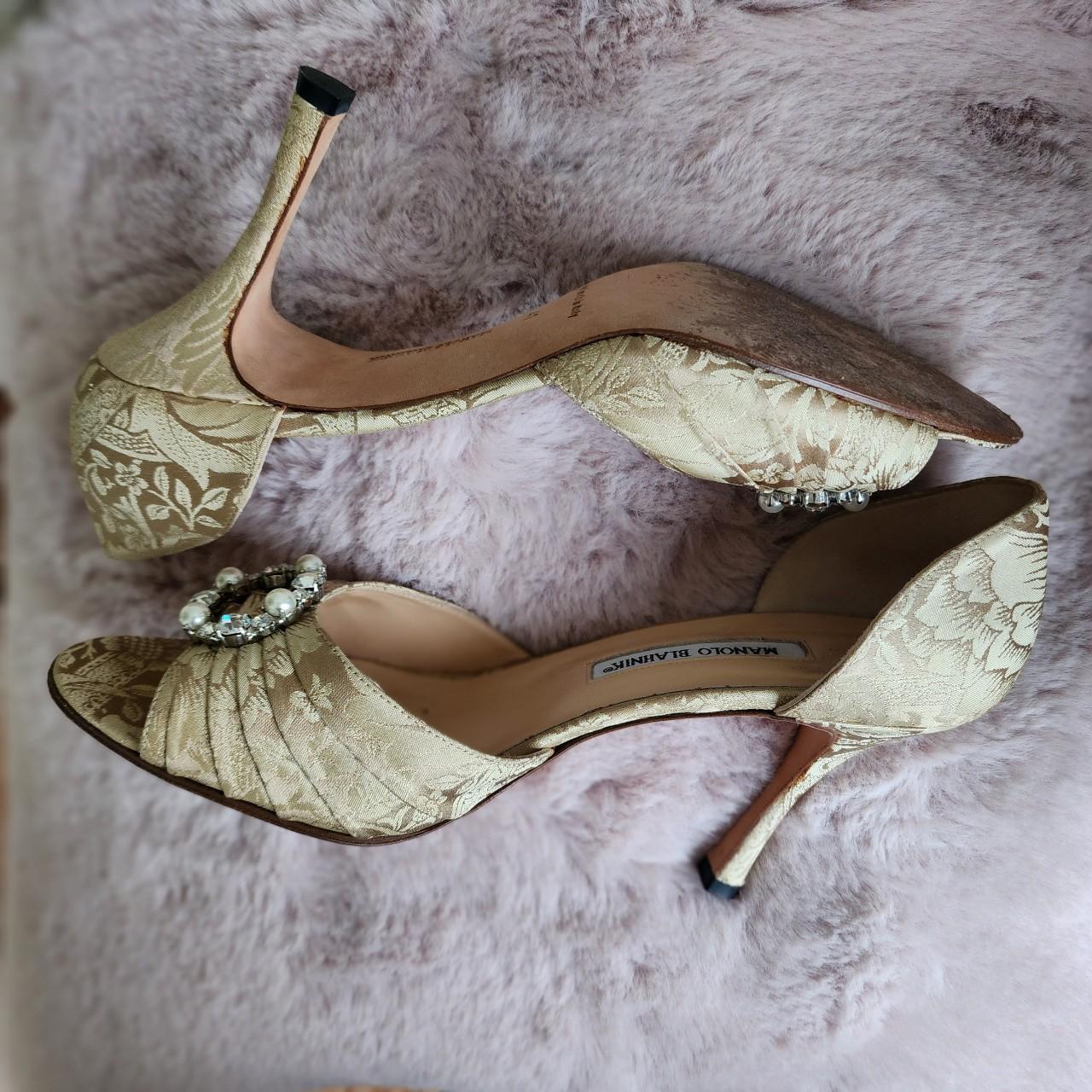 MANOLO BLAHNIK Sedaraby beige brocade