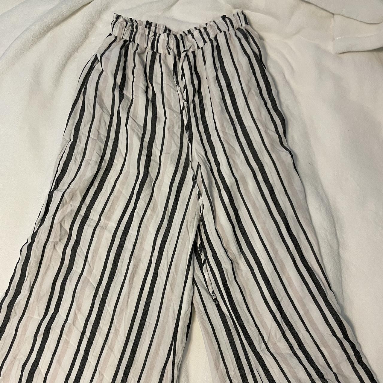 Wide leg flowy pants - Depop