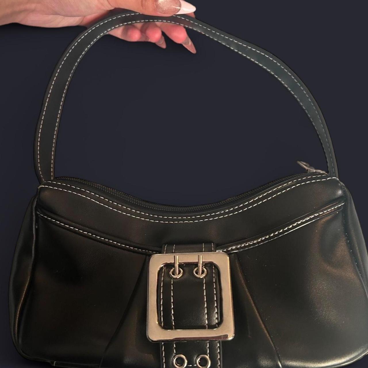 item listed by hellazellaa