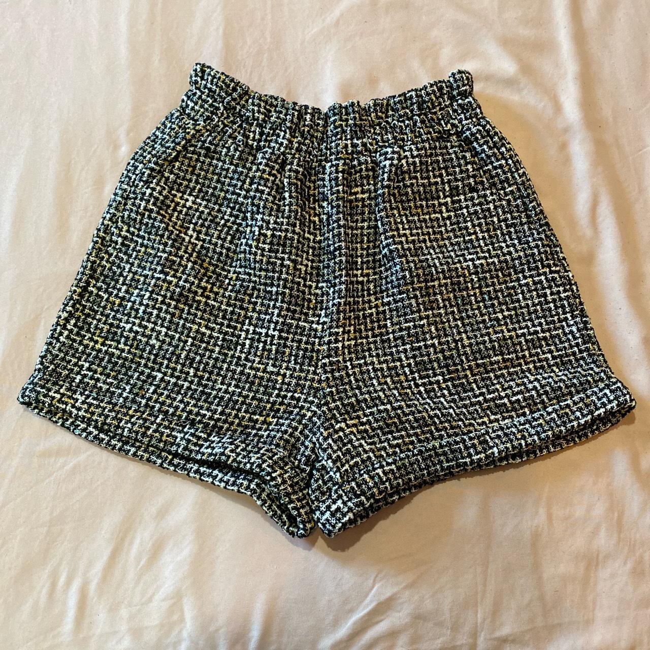 High-waisted tweed shorts with pockets never worn - Depop