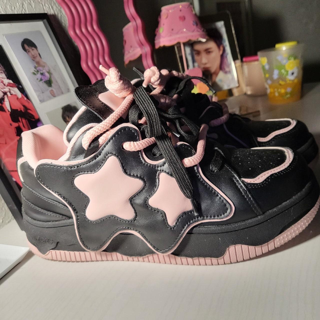 aelfriceden Limited edition pink and black dripping | Depop