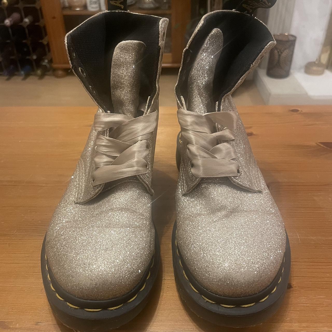 Gold glitter 2024 doc martens