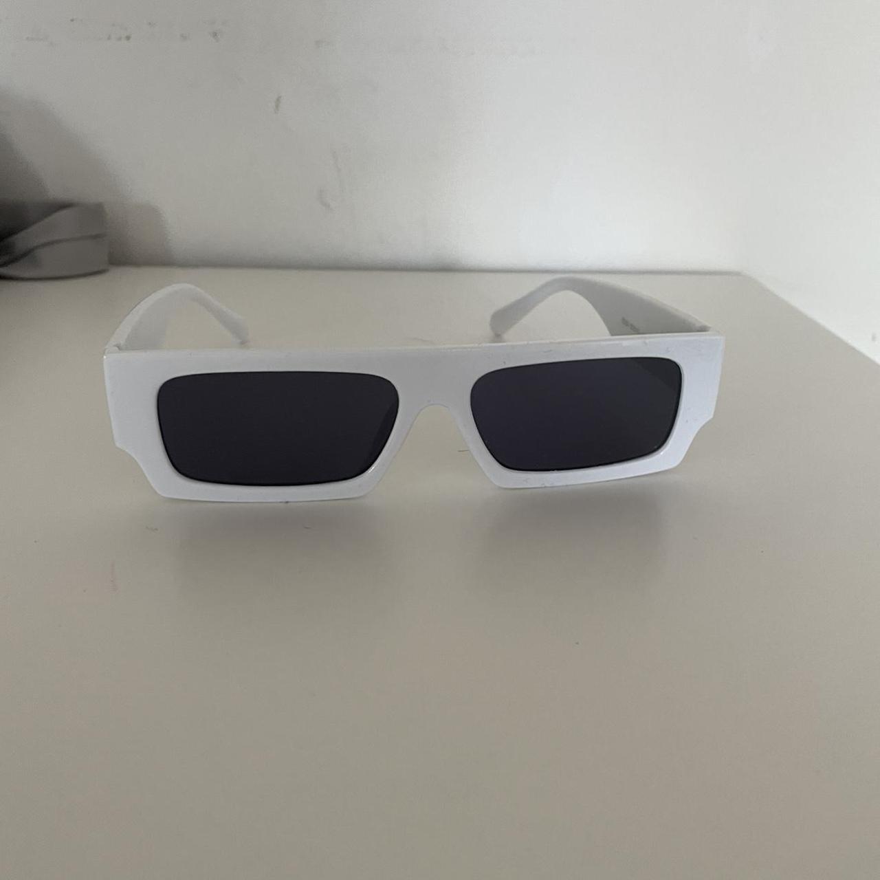 Off-white Men's White And Black Sunglasses 