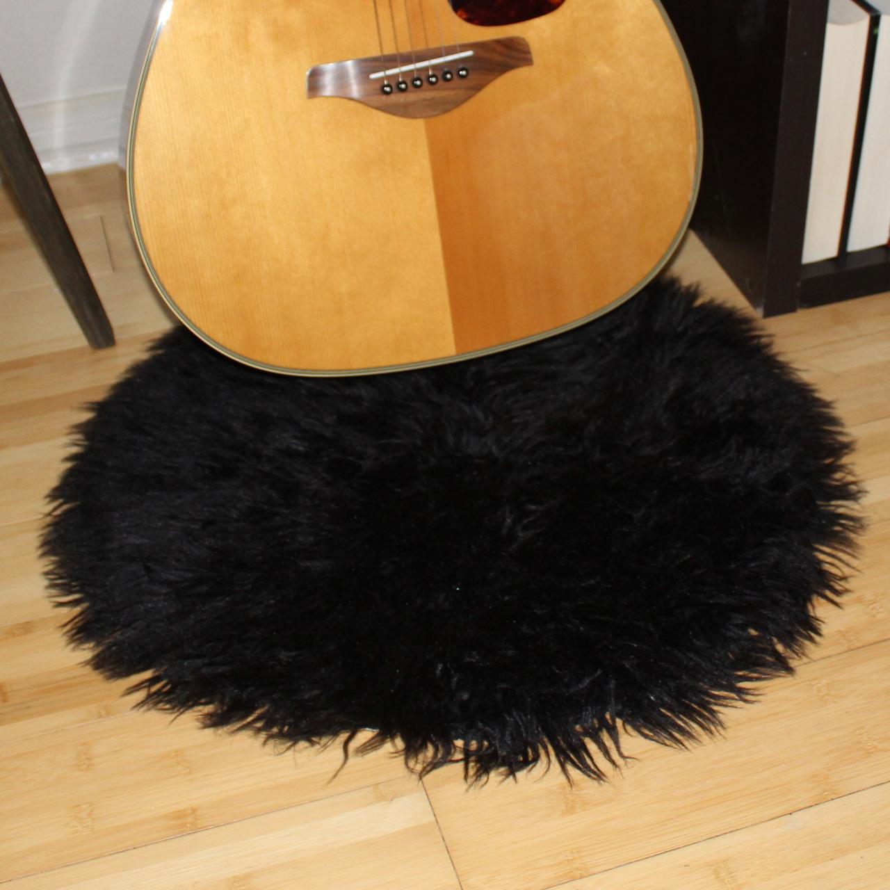 Circle Fuzzy Rug Small black fuzzy shag circle... - Depop