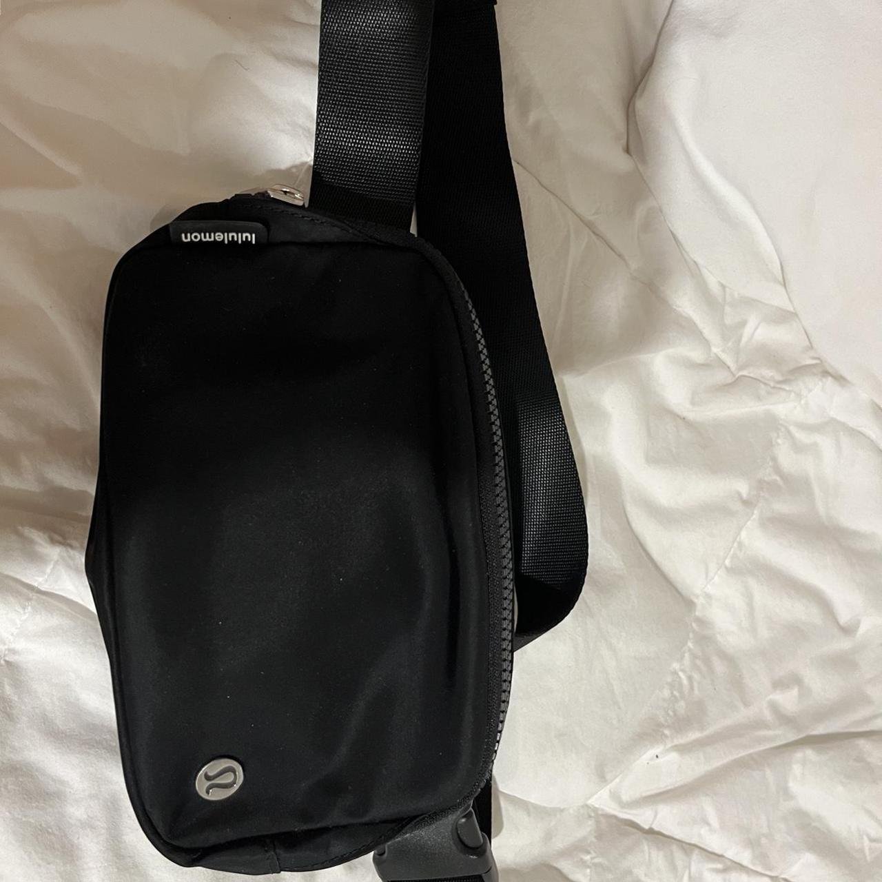 Lululemon Black cheapest Everywhere Belt Bag • Used Twice