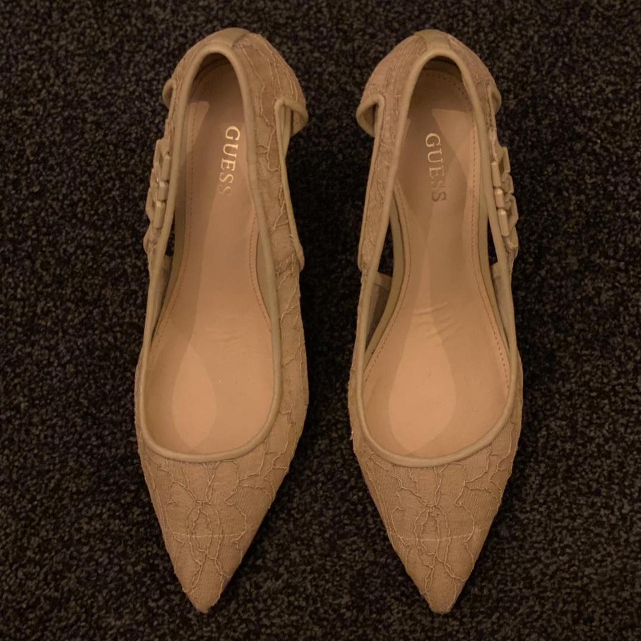 guess beige shoes
