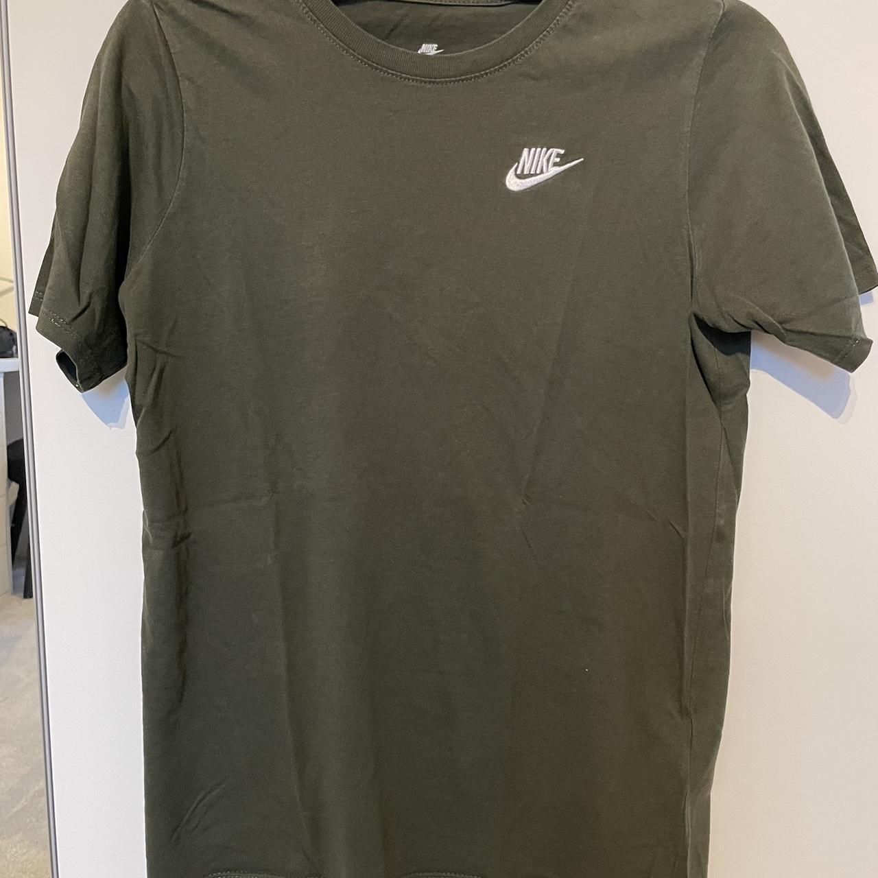 mens khaki nike t shirt