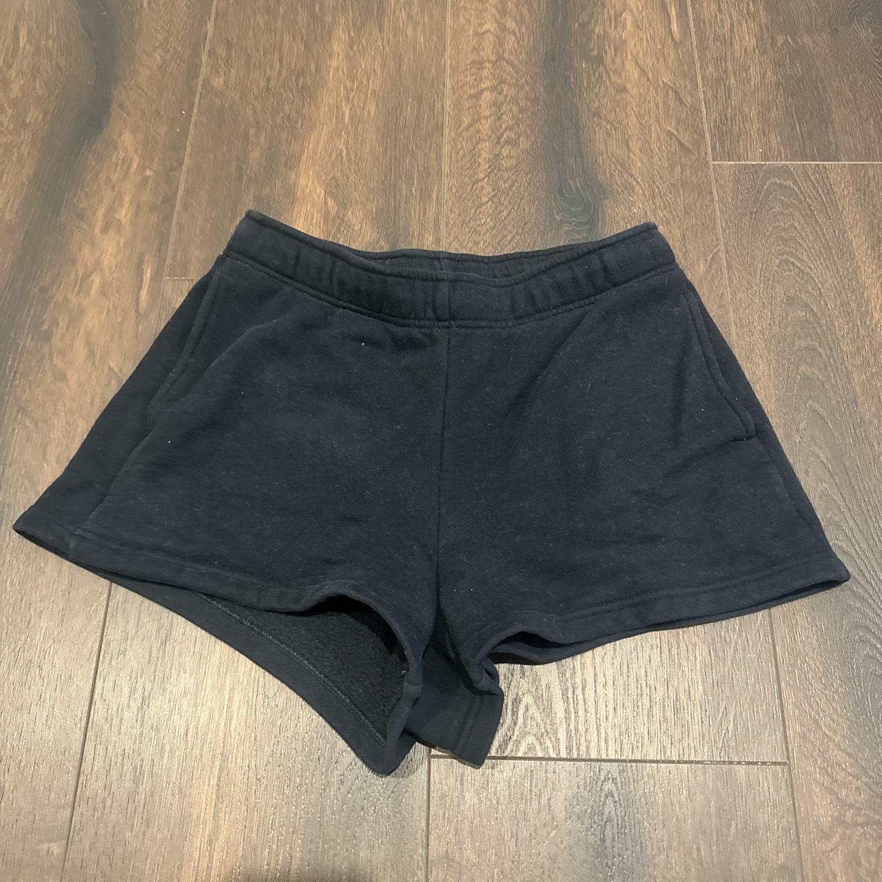 Aritzia TNA cozy fleece sweat shorts 2in inseam Size... - Depop