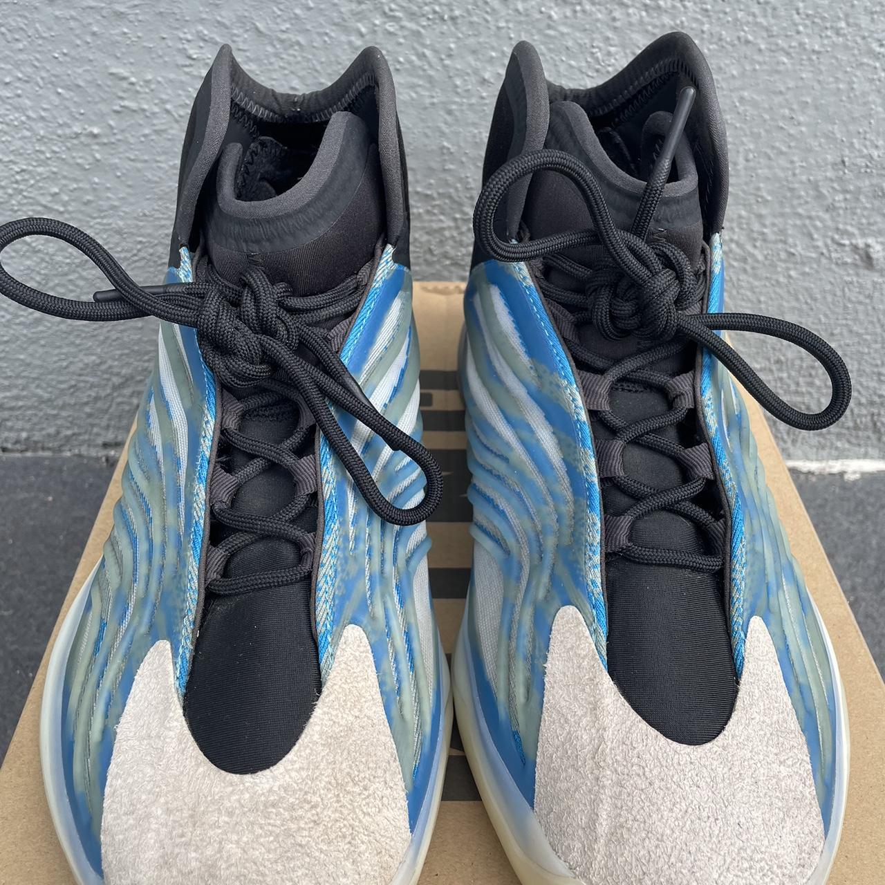 yeezy qntm frozen blue glow in the dark