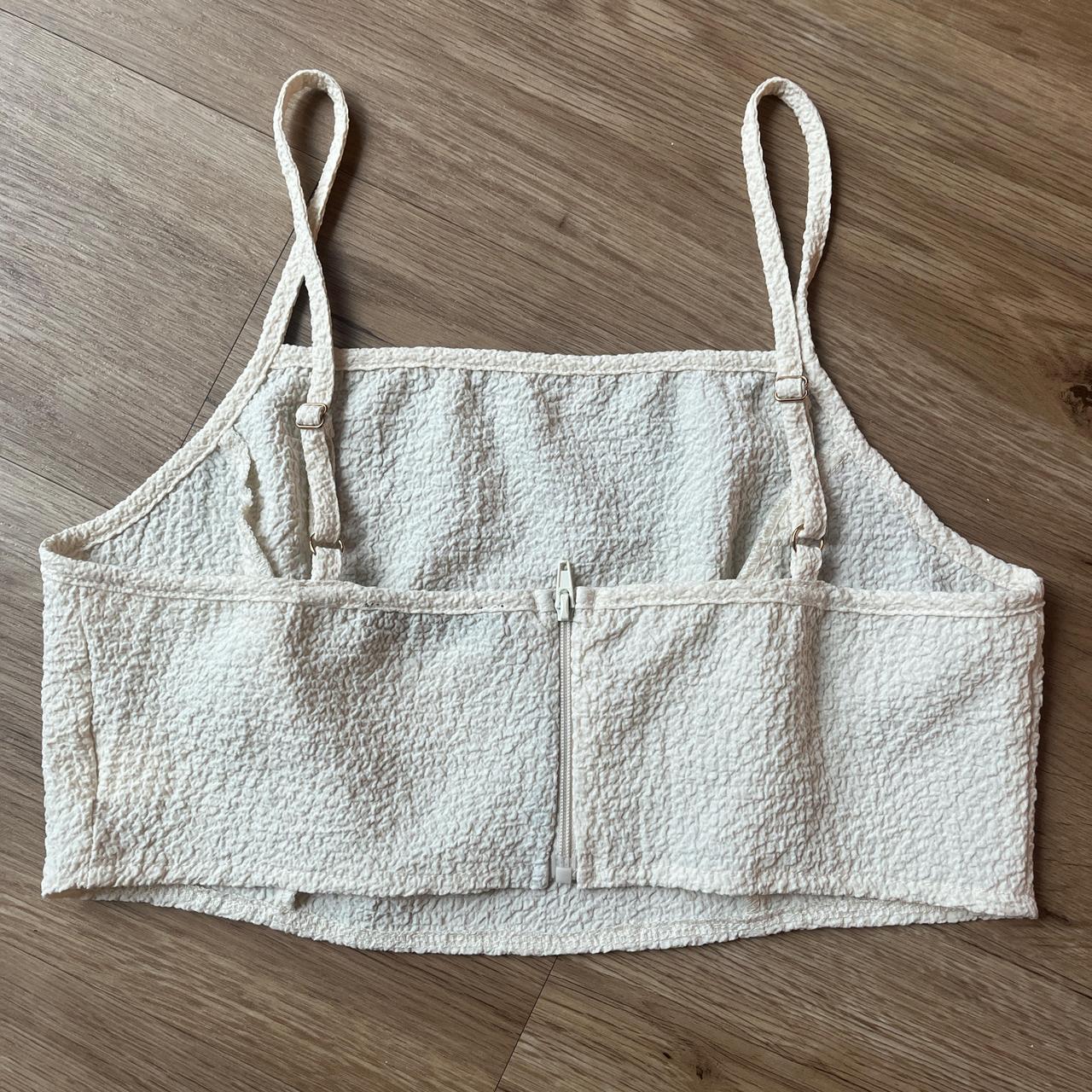 Basic zip up cropped tank top from SHEIN no size on - Depop