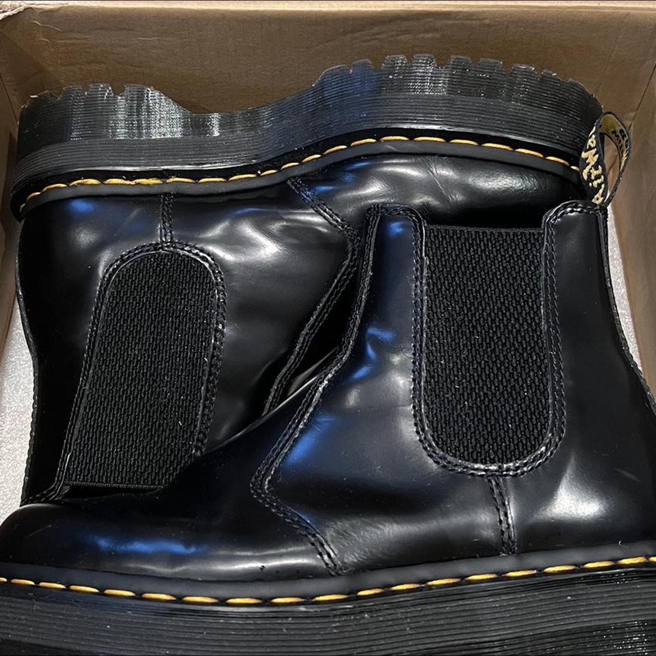 heeled chelsea boot dr marten