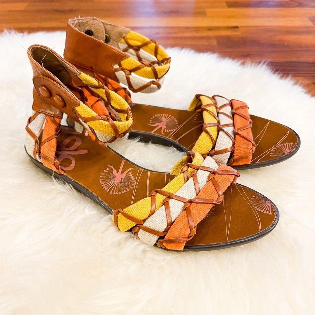 Tri best sale color sandals