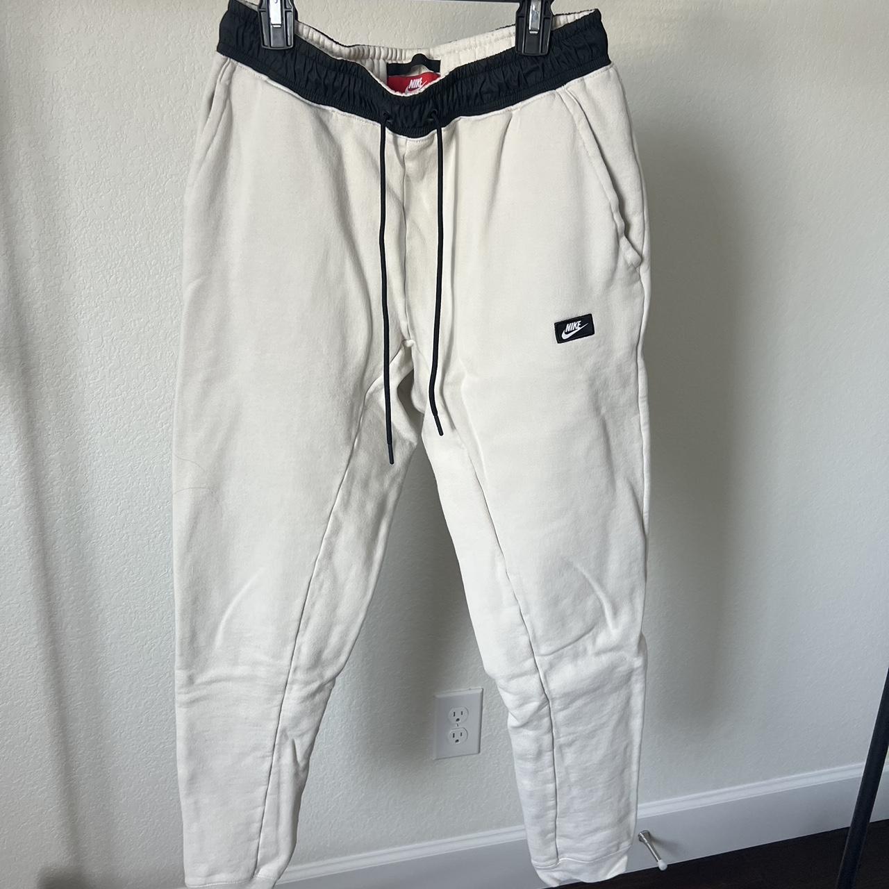 Cream nike shops joggers