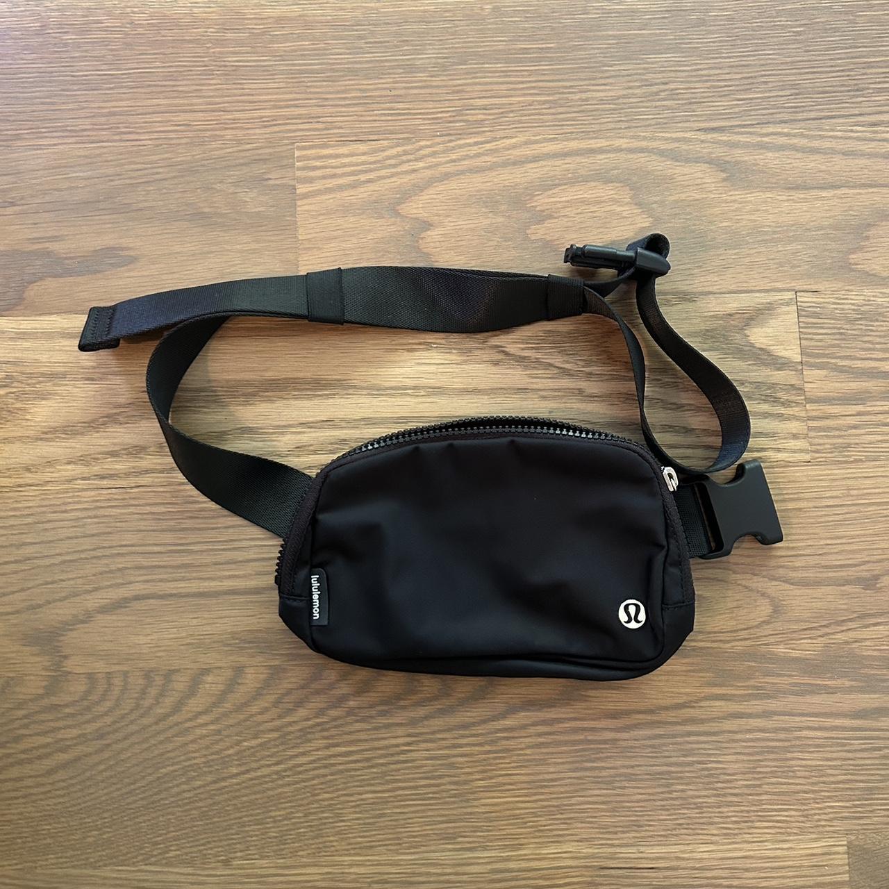 Lululemon Women's Black Bag | Depop