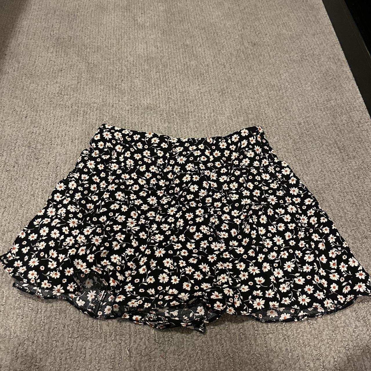 Floral flowy shorts. Super loose and comfy. Petite.... - Depop