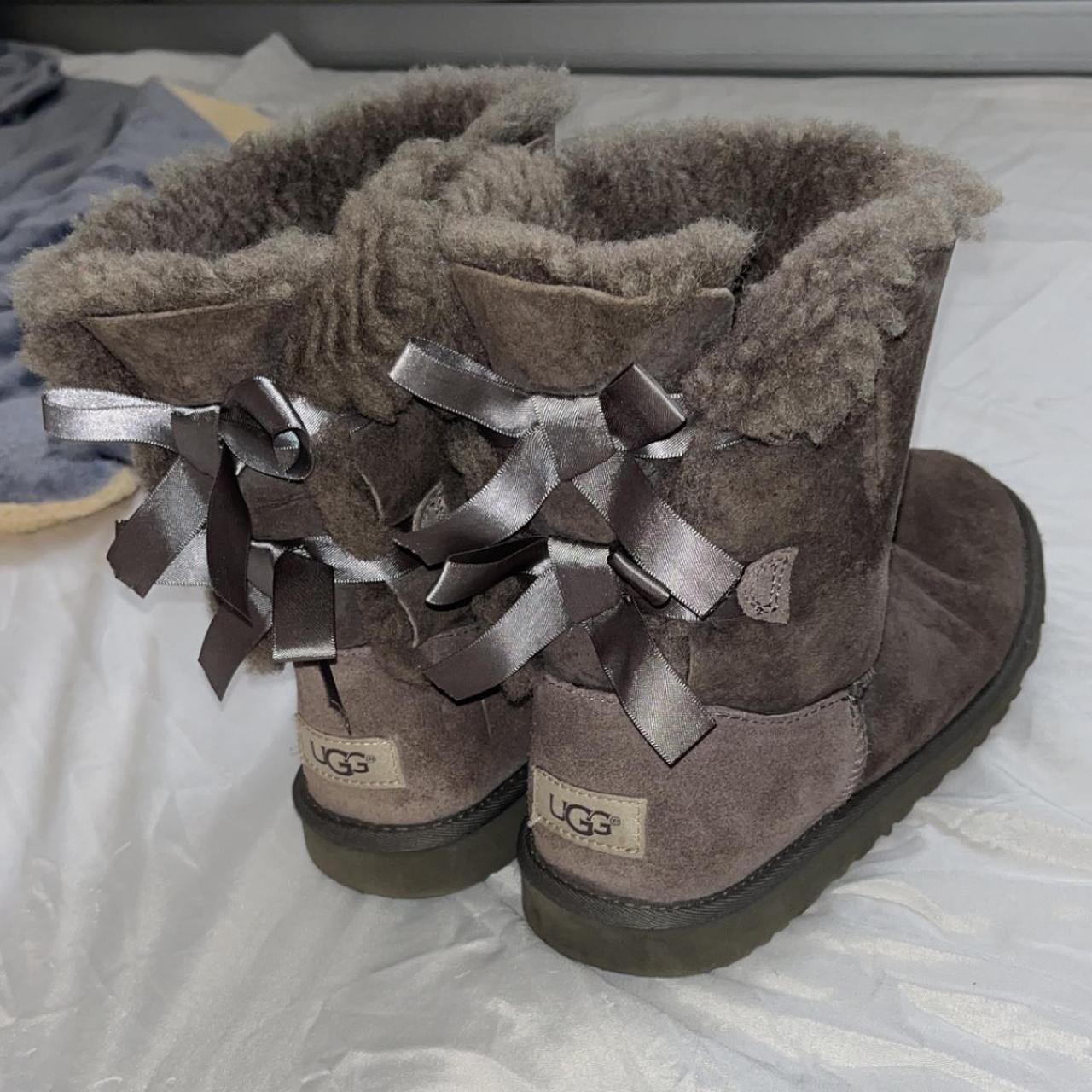 Send offers!! Bailey Bow ll Uggs Size 5 in big kids,... - Depop