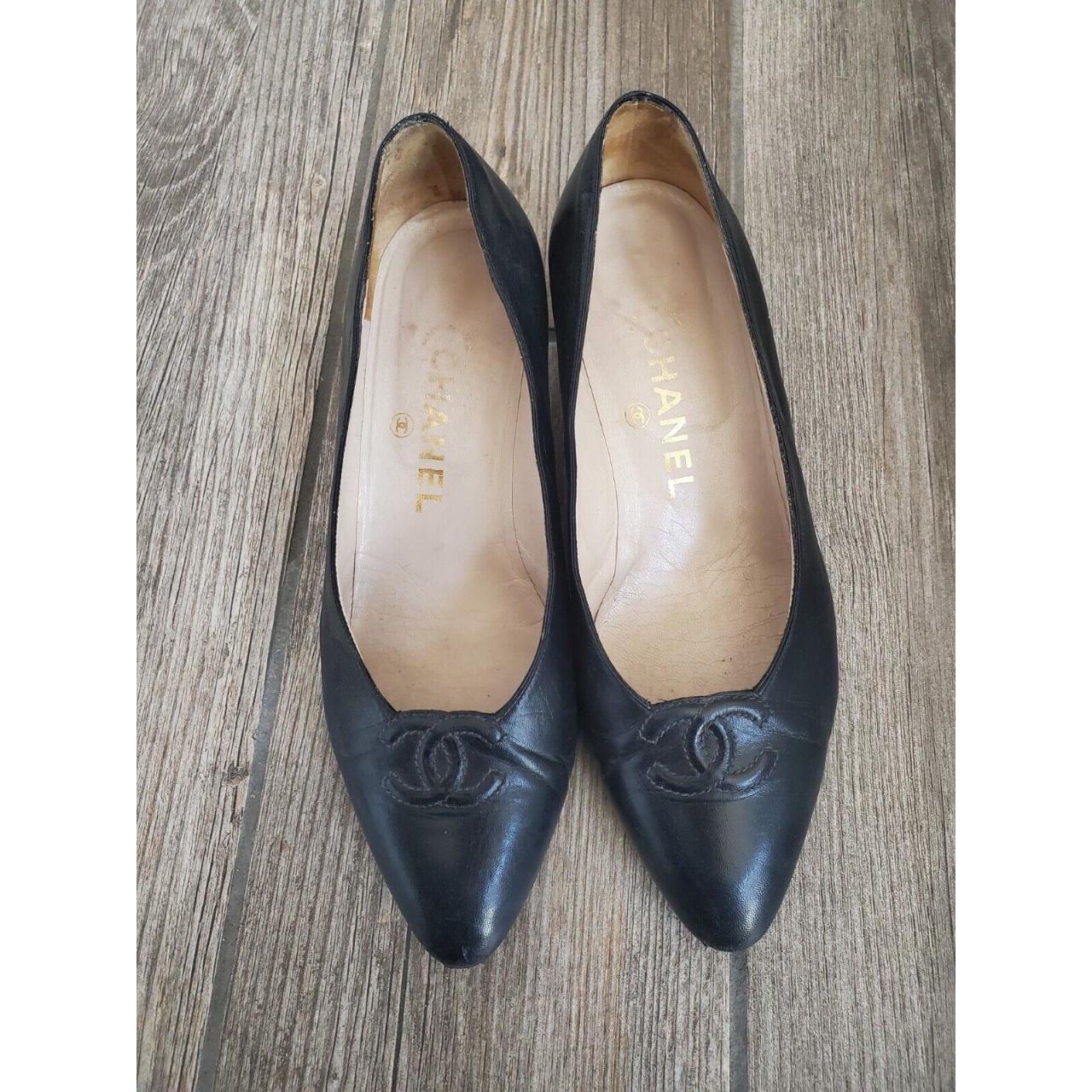 Chanel Women's Black Courts | Depop