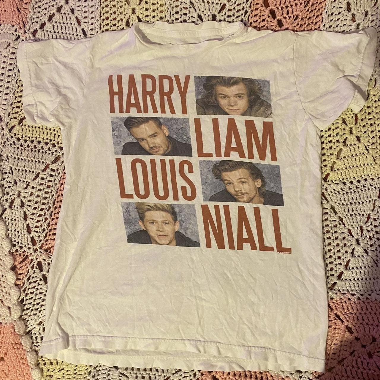 ONE DIRECTION HOT TOPIC SHIRT circa 2016 💋💋💋comes... - Depop