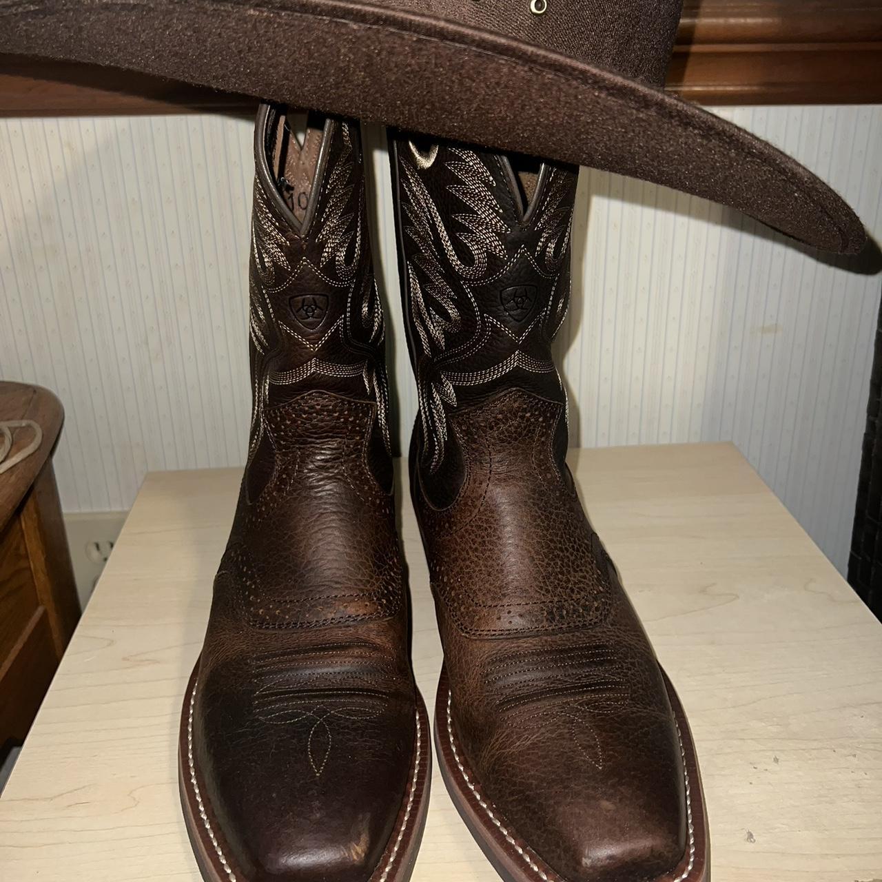 Men's size 10 Ariat boots from boot barn and a L/XL - Depop