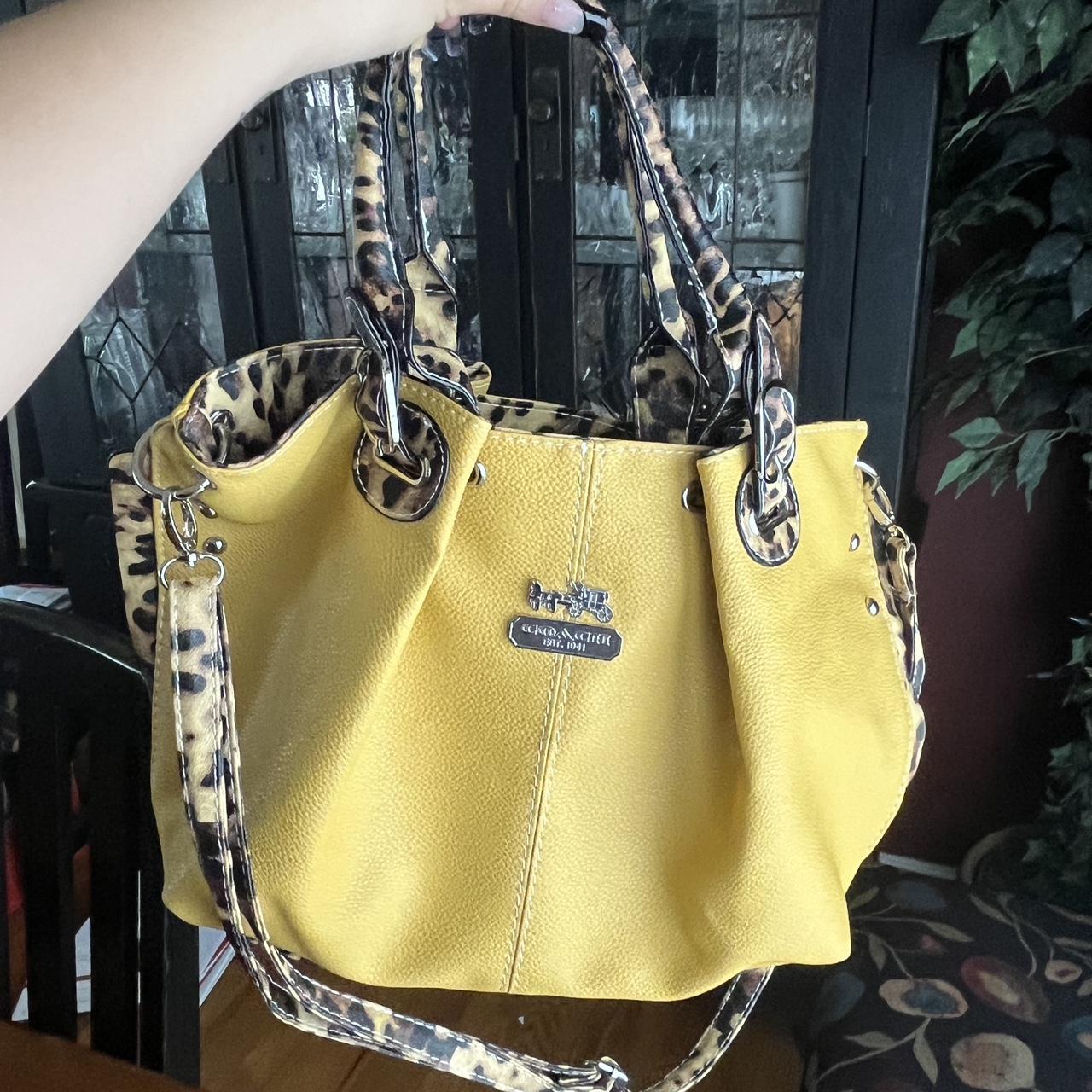 超特価セール開催！！ Perfect condition yellow/cheetah y2k Coach purse. | Depop バッグ