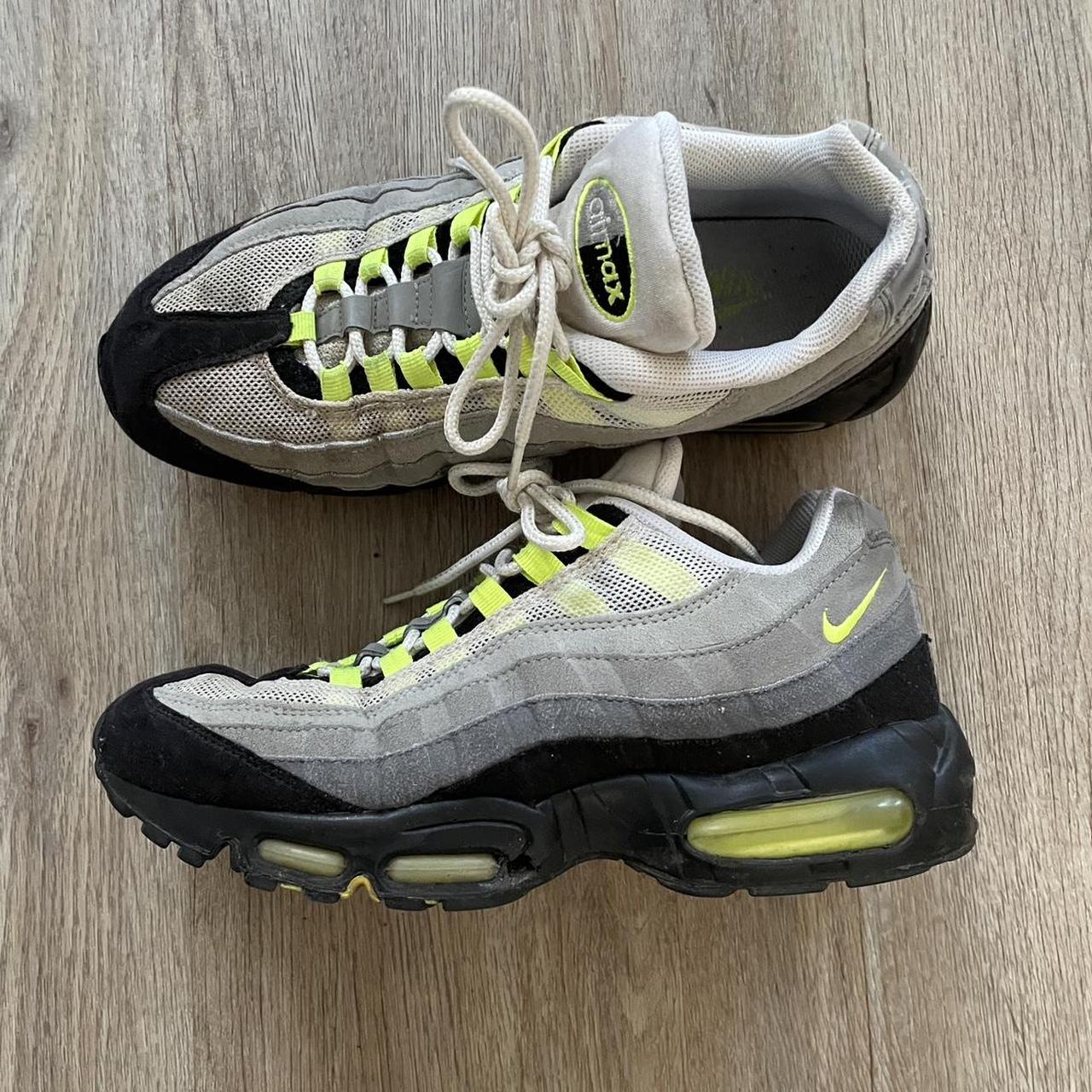 buy nike air max 95 neon