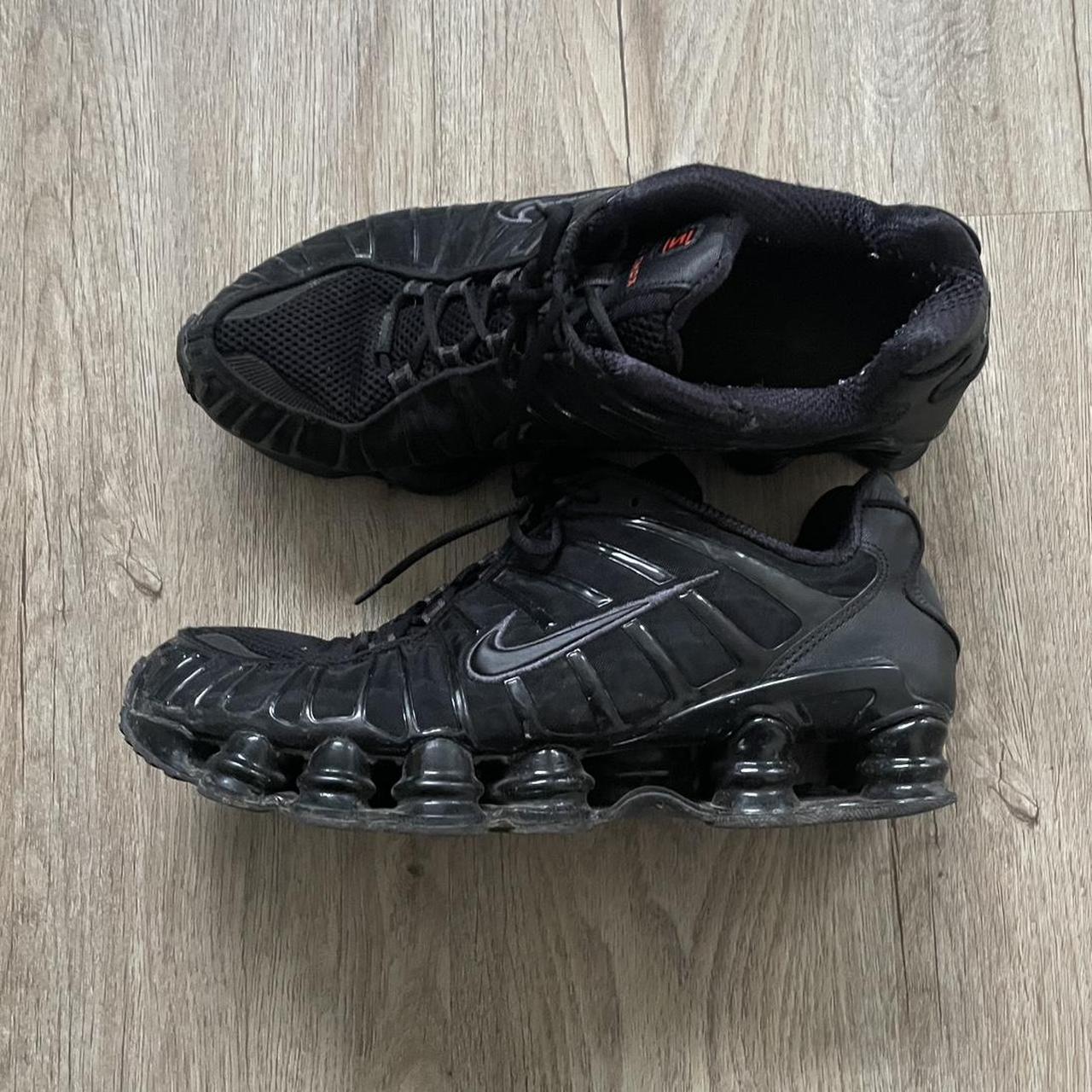 black nike shox