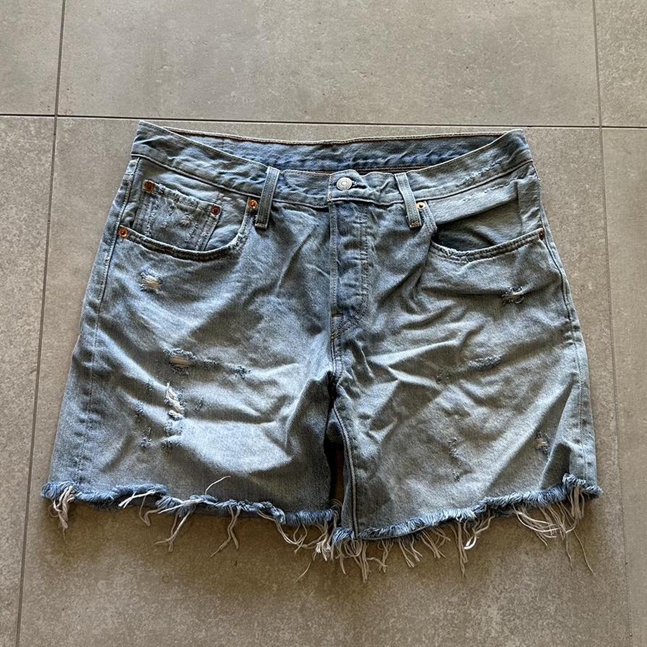 Y2K Levi’s denim shorts with nice vintage fade and... - Depop