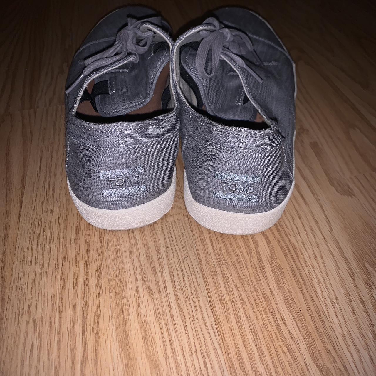 toms mid top sneaker