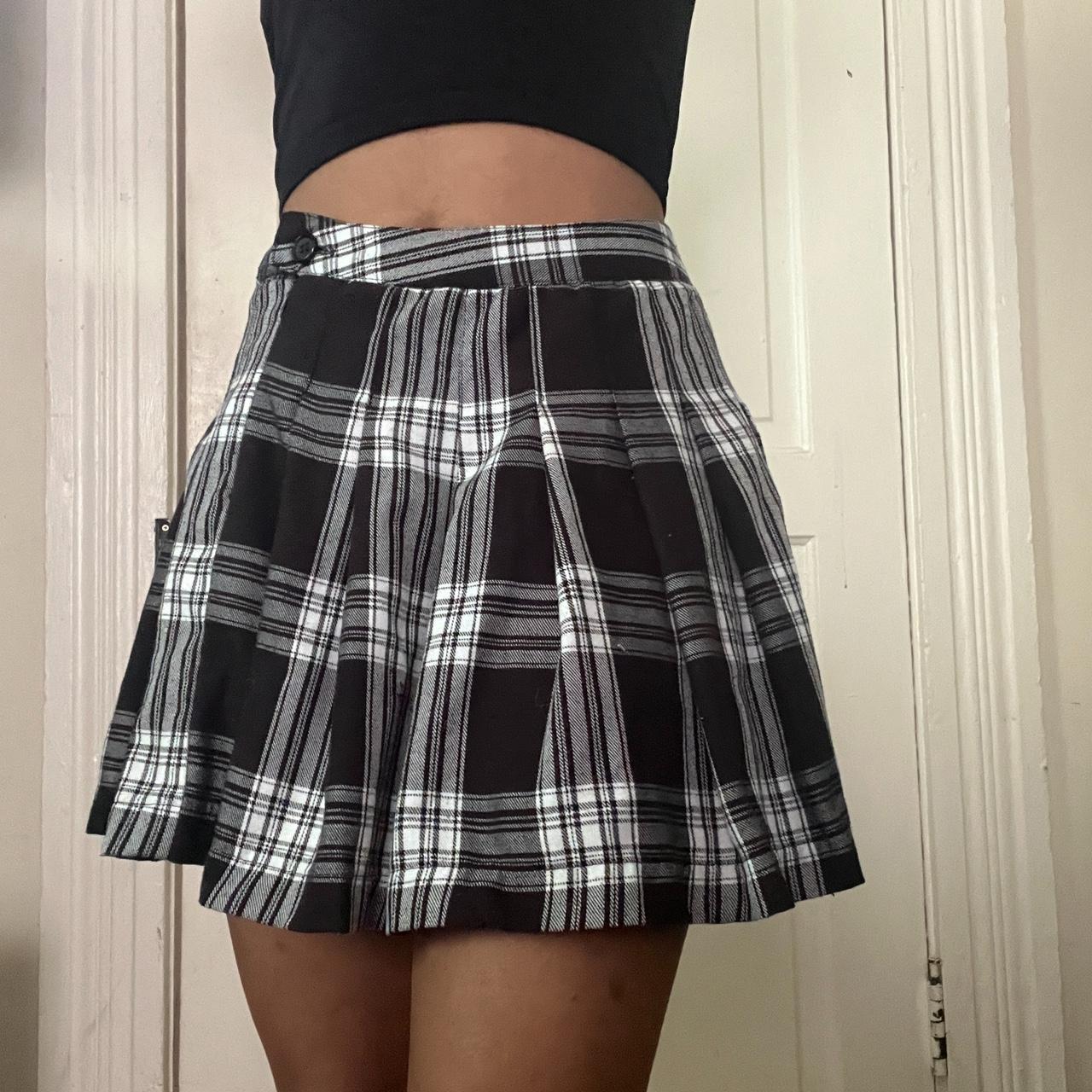 black and white pleaded plaid skirt NOT ACCEPTING