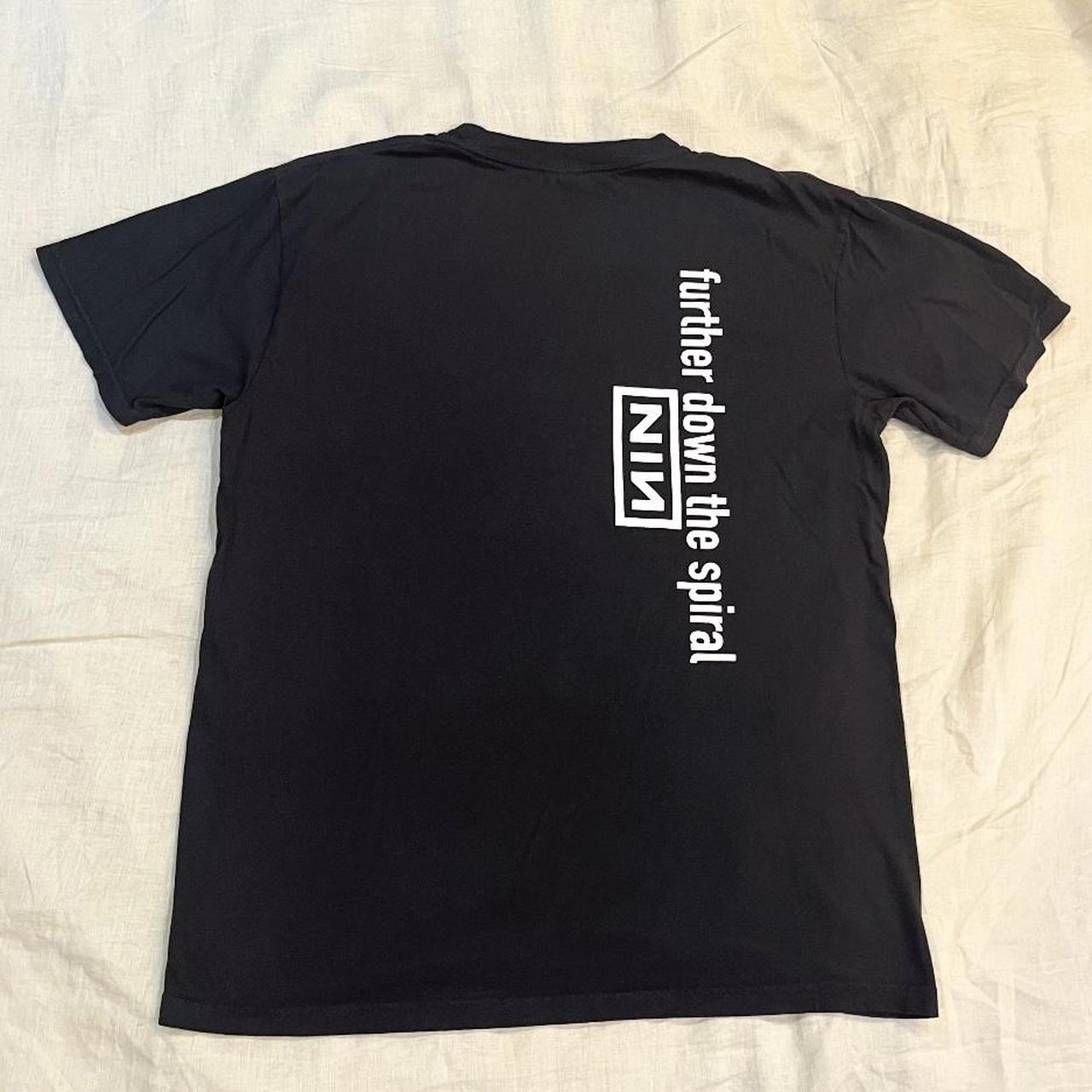 nine inch nails: further down... Tシャツ Nine Inch Nails: Further Down the Spiral 1995 Distressed