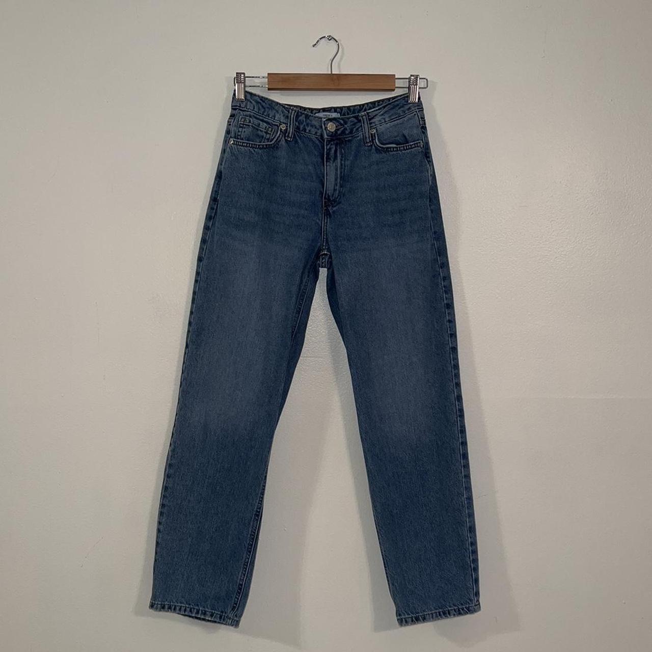 Medium washed mid rise 90’s jeans - Depop