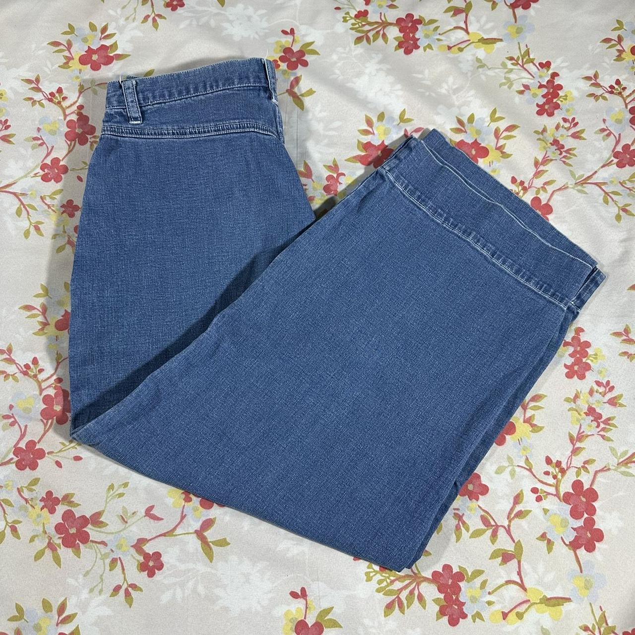 J JILL STRETCH Wide Leg Blue Jeans. It has two front