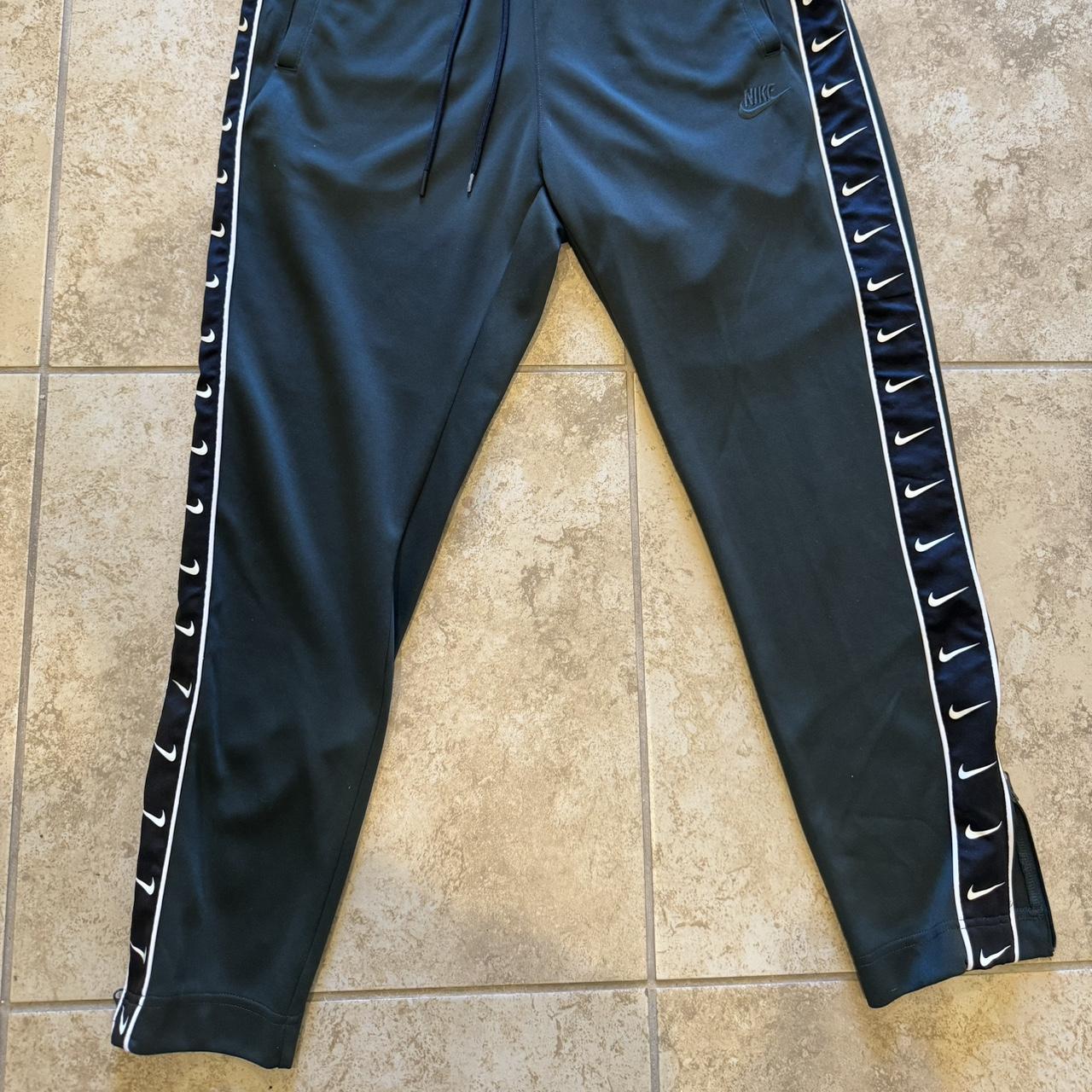 nike track pants with zip pockets