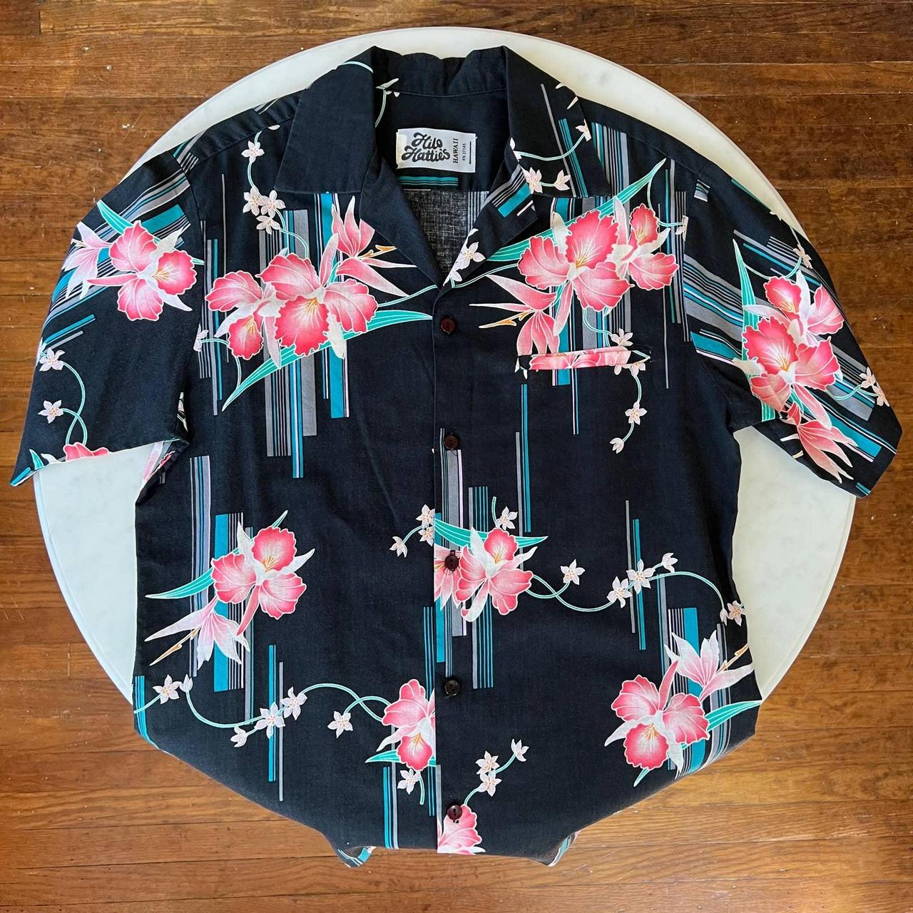 Vintage men's hibiscus Hawaiian button down short...