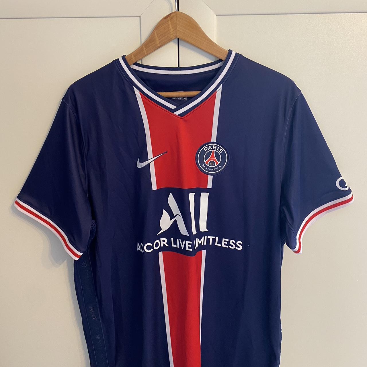 XL PSG Shirt ‘Mbappe 7’ Only 1 small pull on the... - Depop