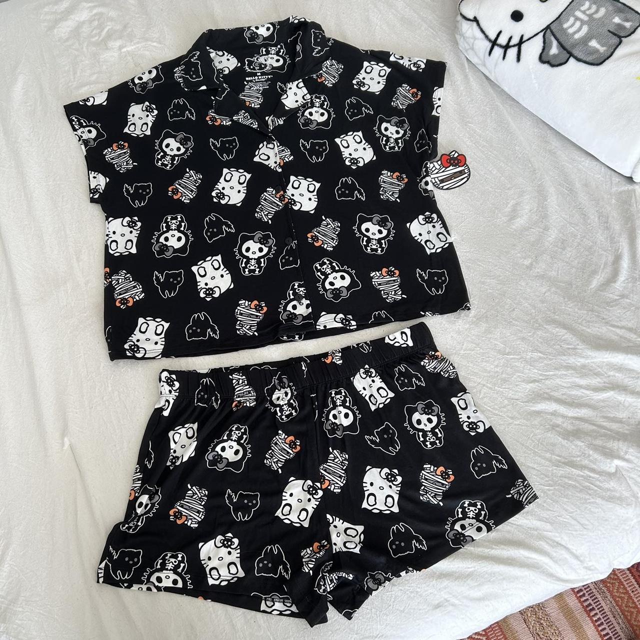 Halloween hello kitty discount pajamas