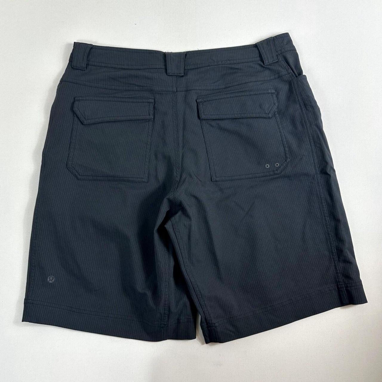 Lululemon popular Cadence Shorts 38