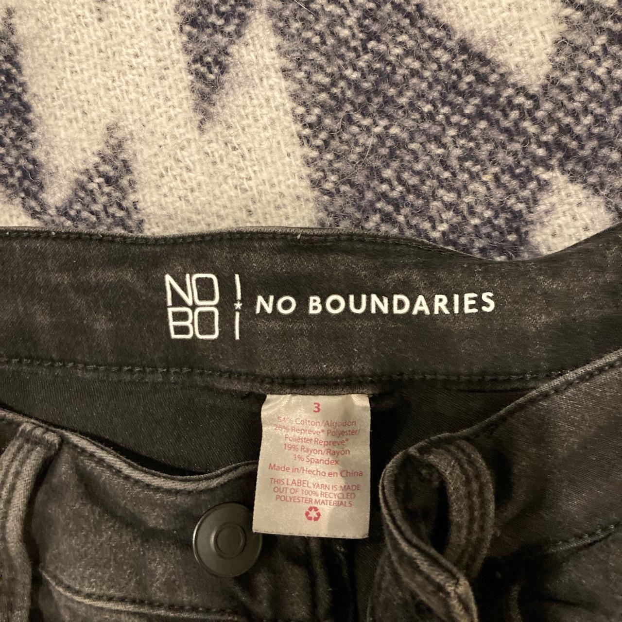 No boundaries black store jeans