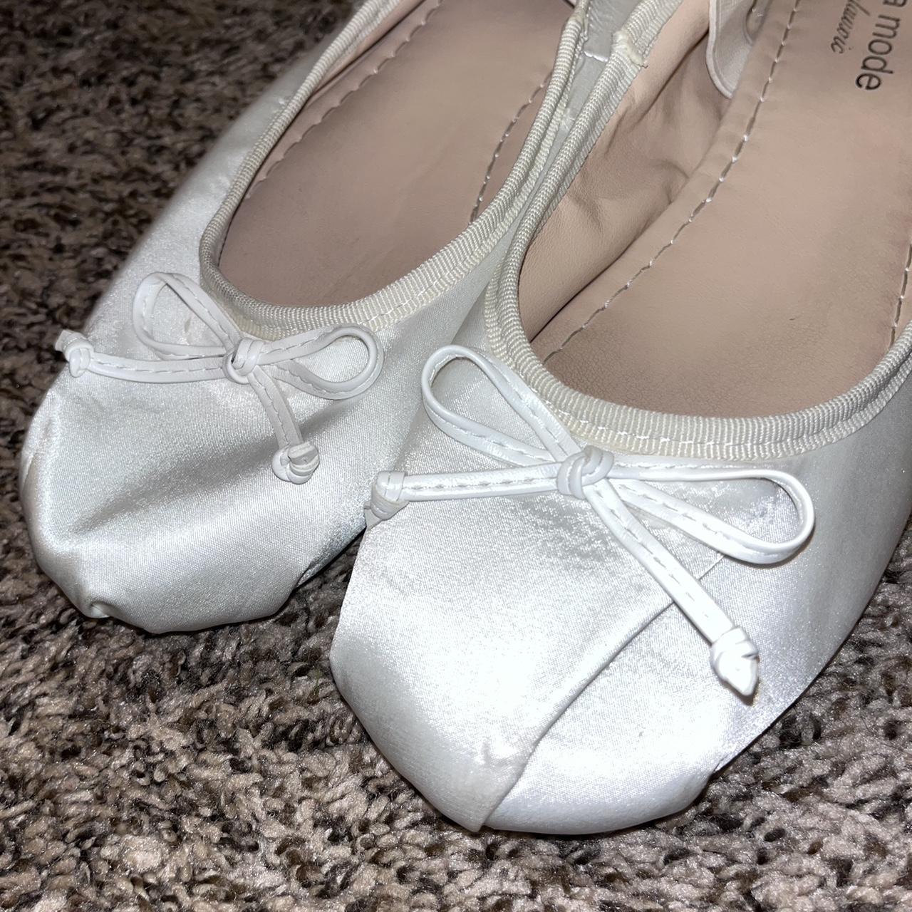 cute white ballet flats!! size 8.5, can fit size 8!!... - Depop