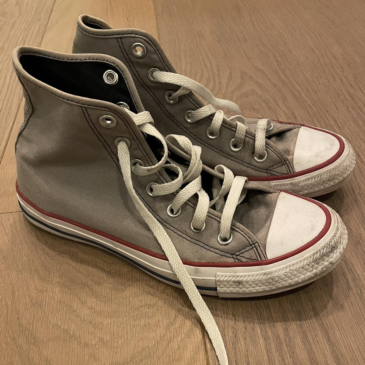 Grey converse hot sale red stripe