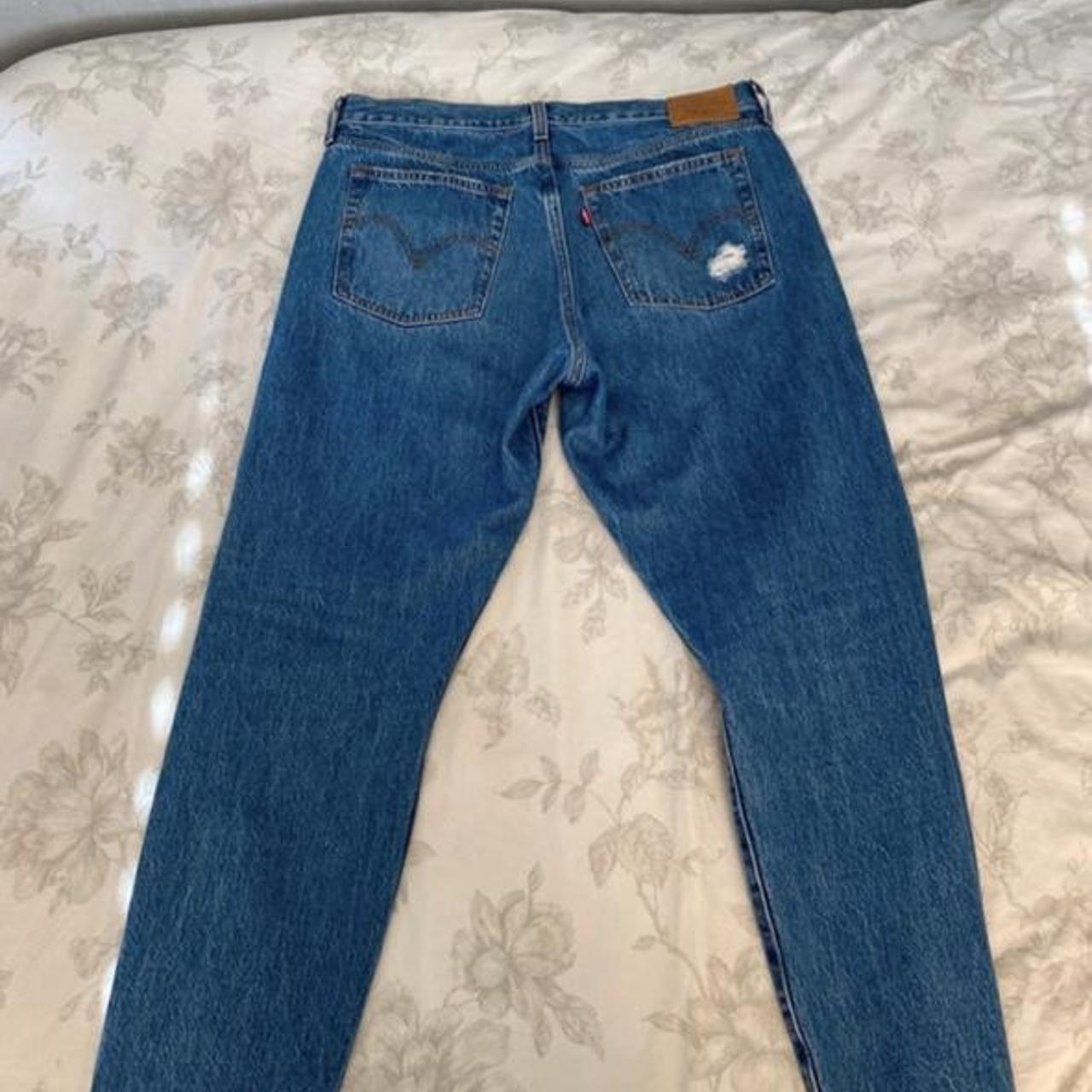 Levi's Women's Blue and Navy Jeans | Depop