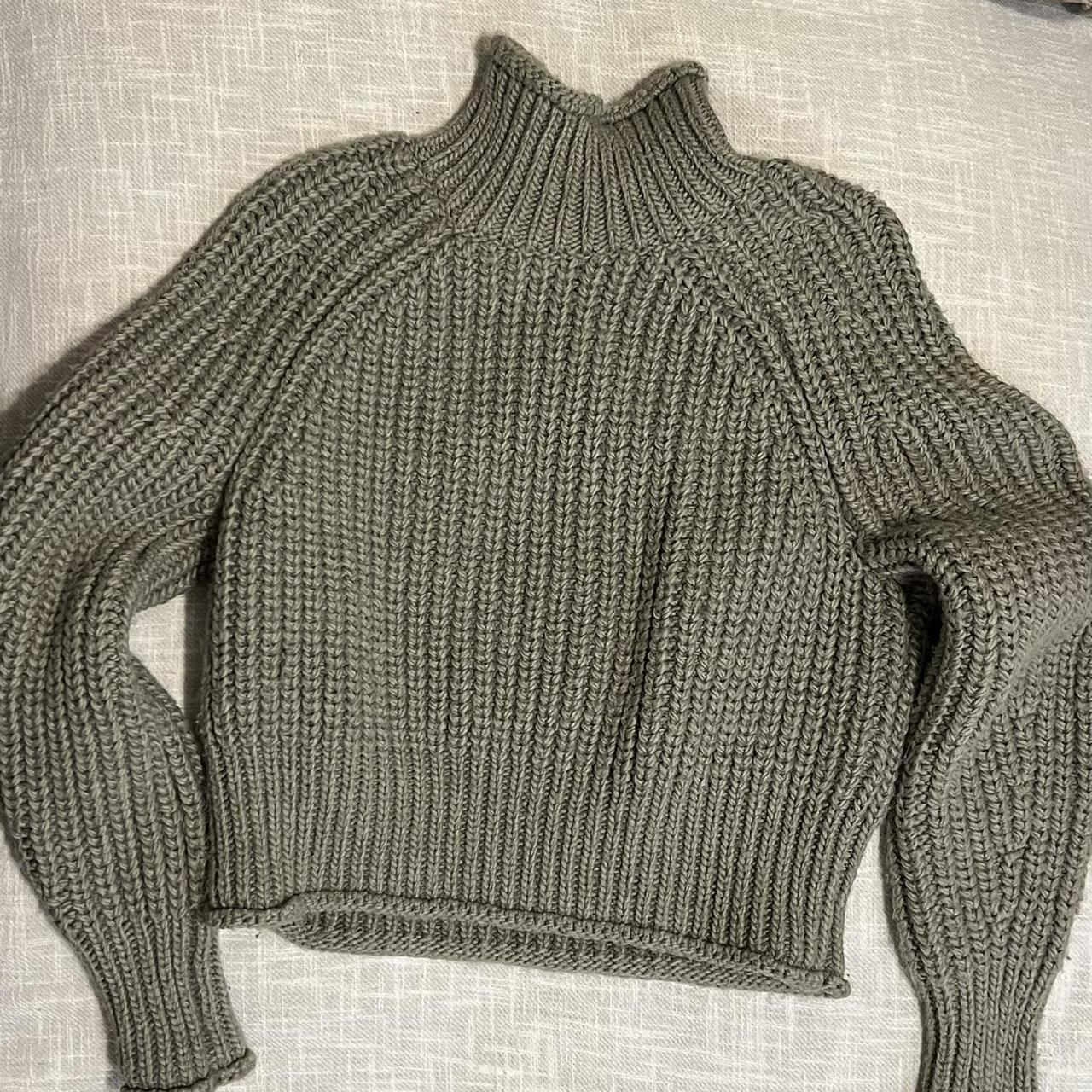 H M chunky knit turtleneck sweater #chunkysweater Depop